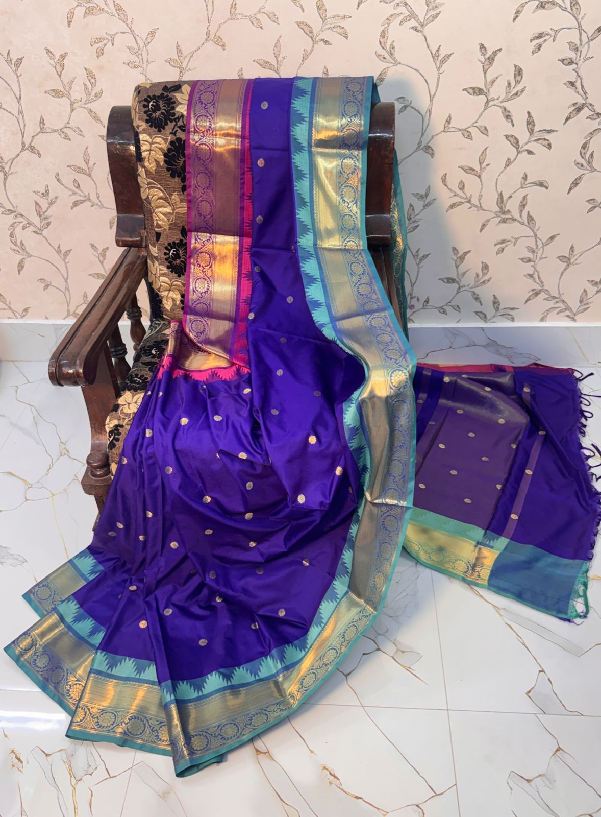 Royal Navy Dual Border Zari Booti Soft Silk Saree